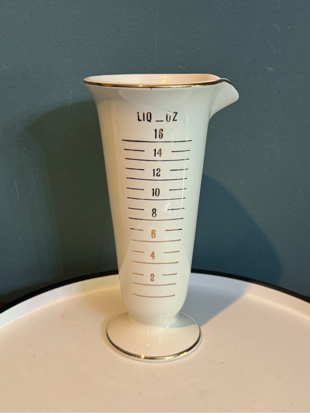 Vintage Owens-Illinois porcelain apothecary pharmacy measuring beaker, 16 oz